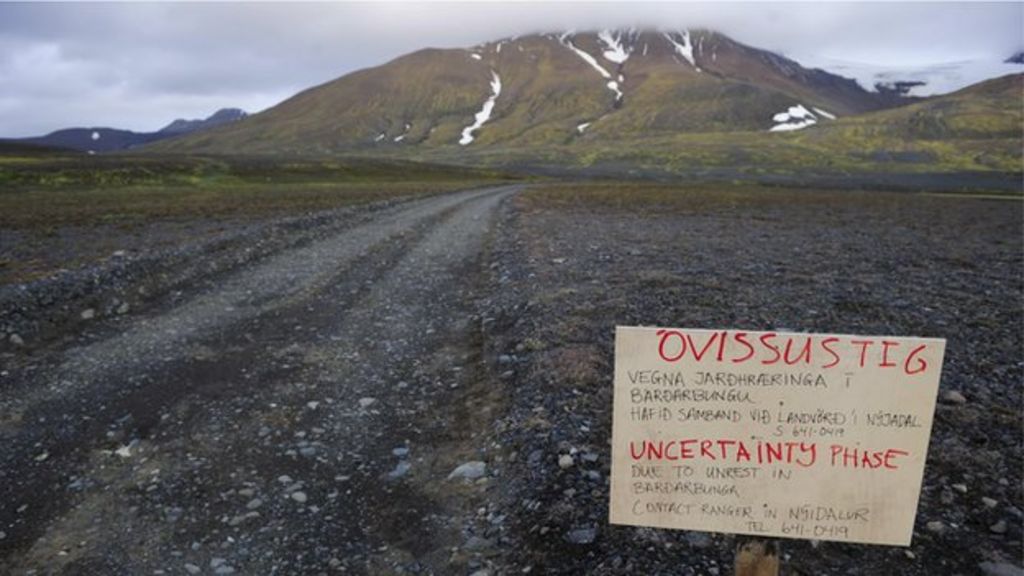 Iceland volcano Eruption under icecap sparks red alert BBC News