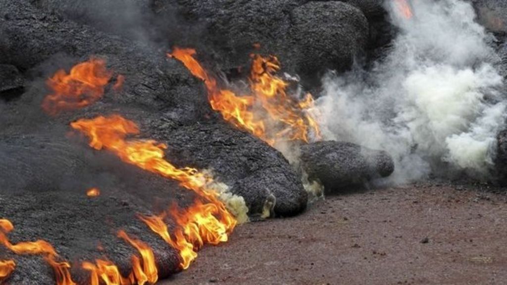 Hawaii lava destroys first home in Pahoa BBC News