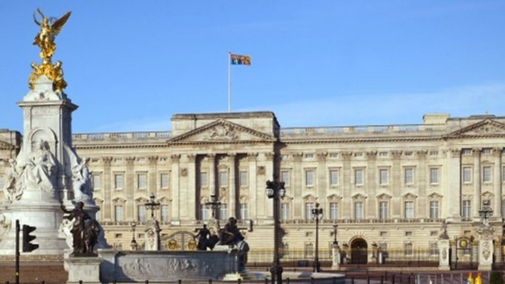 A surprisingly recent Buckingham Palace tradition - BBC News