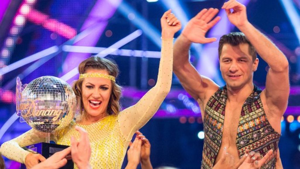 Strictly Come Dancing: Caroline Flack Lifts Glitterball Trophy - BBC News