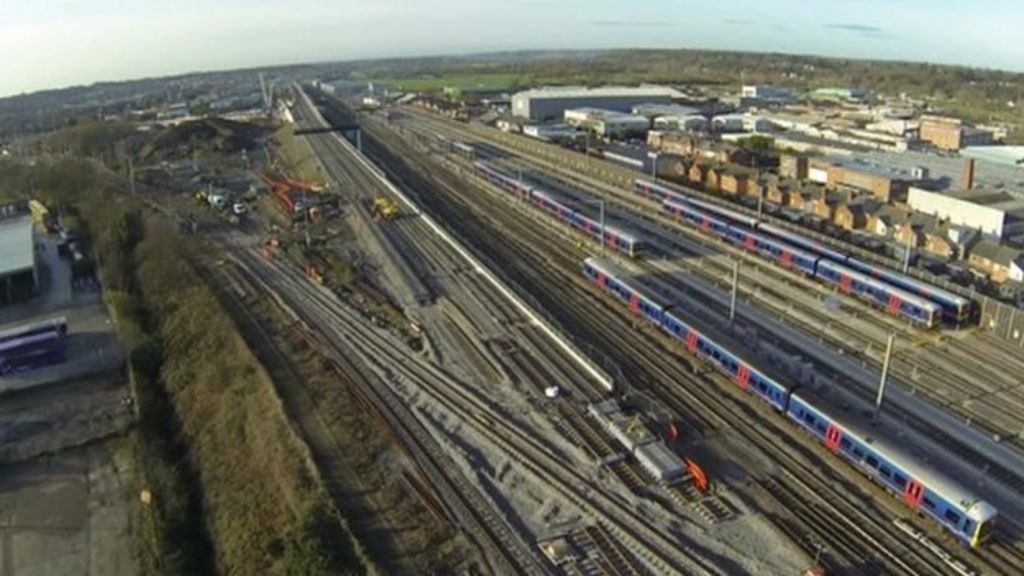 Reading businesses criticise £500m Heathrow rail link delay
