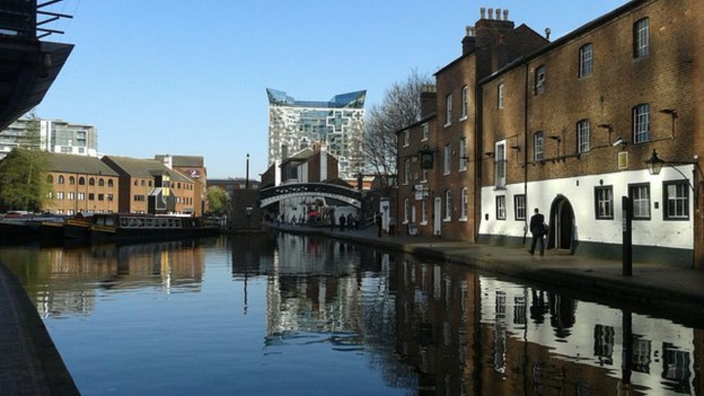 Drained Birmingham canal: Businesses 'still open' - BBC News