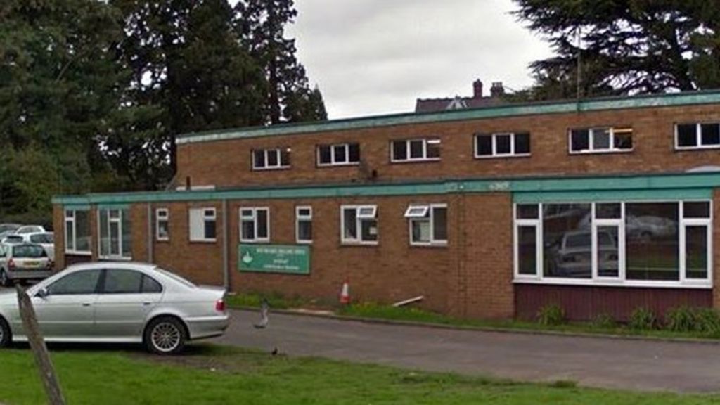 Pig heads dumped outside Solihull 'mosque' - BBC News