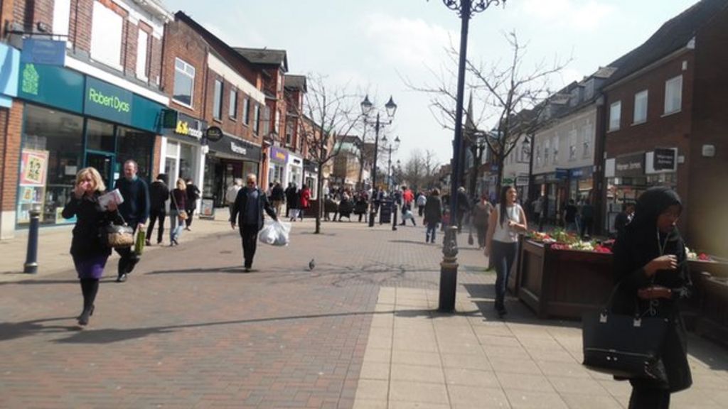 Election 2015: Parties fight over Solihull seat - BBC News