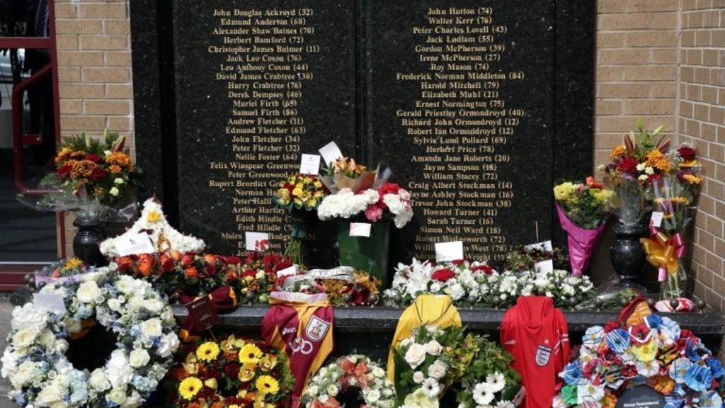 Minute's silence marks Bradford fire