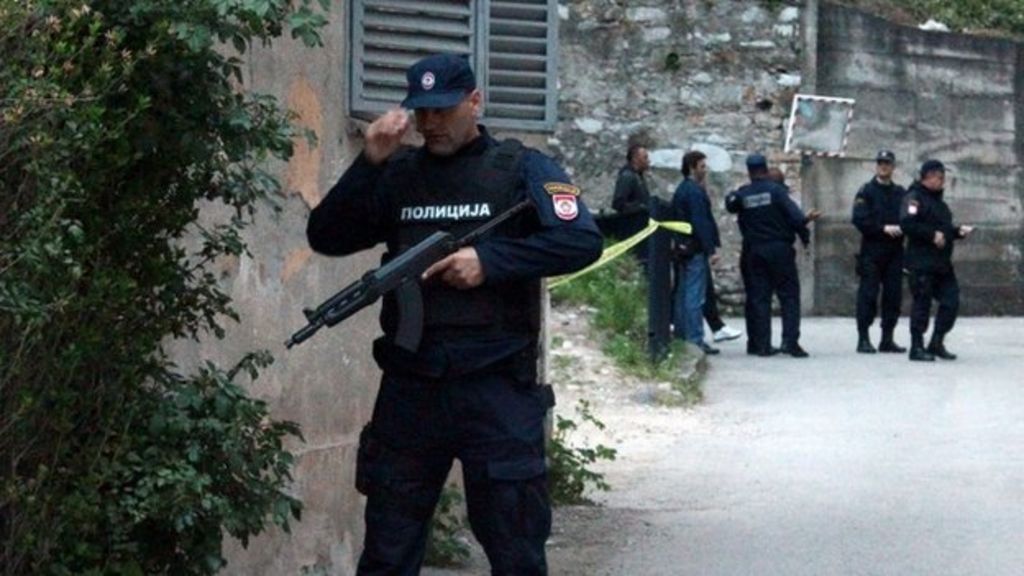 Bosnia gunman 'kills police officer'