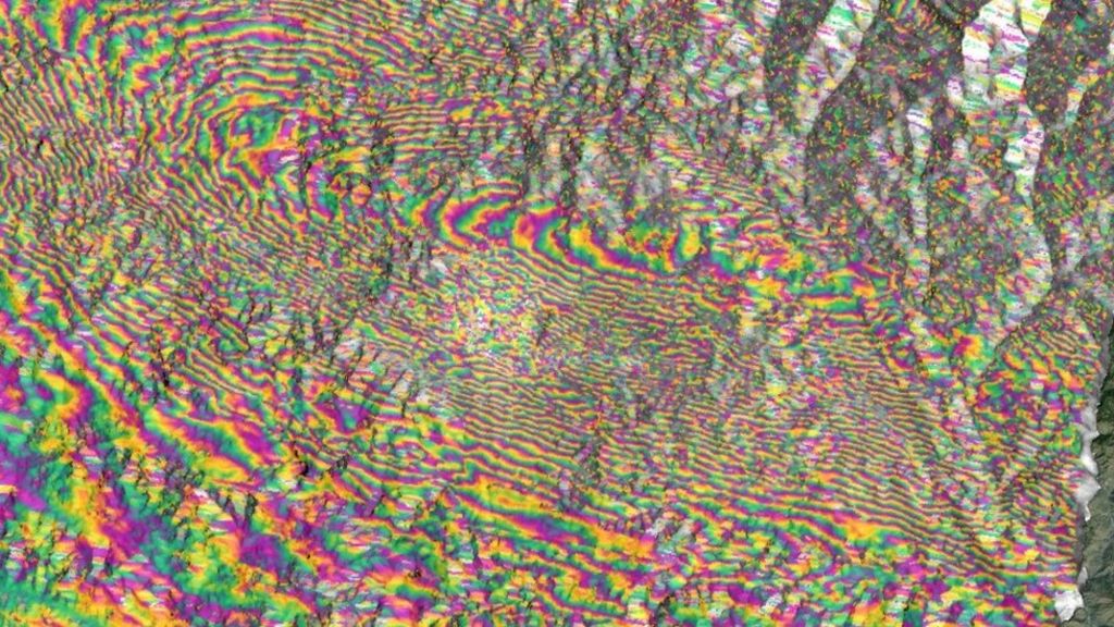 Sentinel images quake aftermath