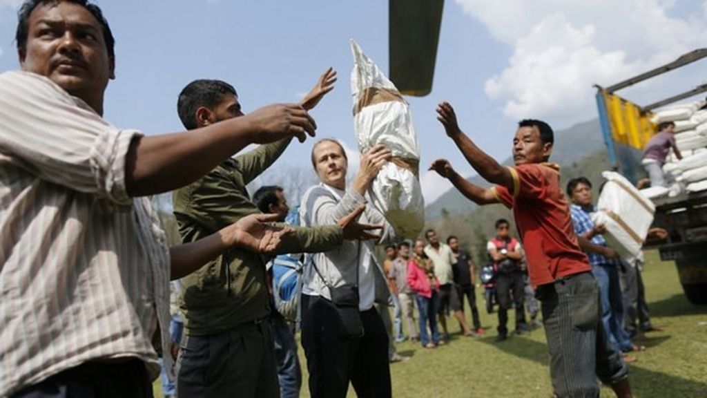 Nepal earthquake: Relief starts reaching remote villages - BBC News