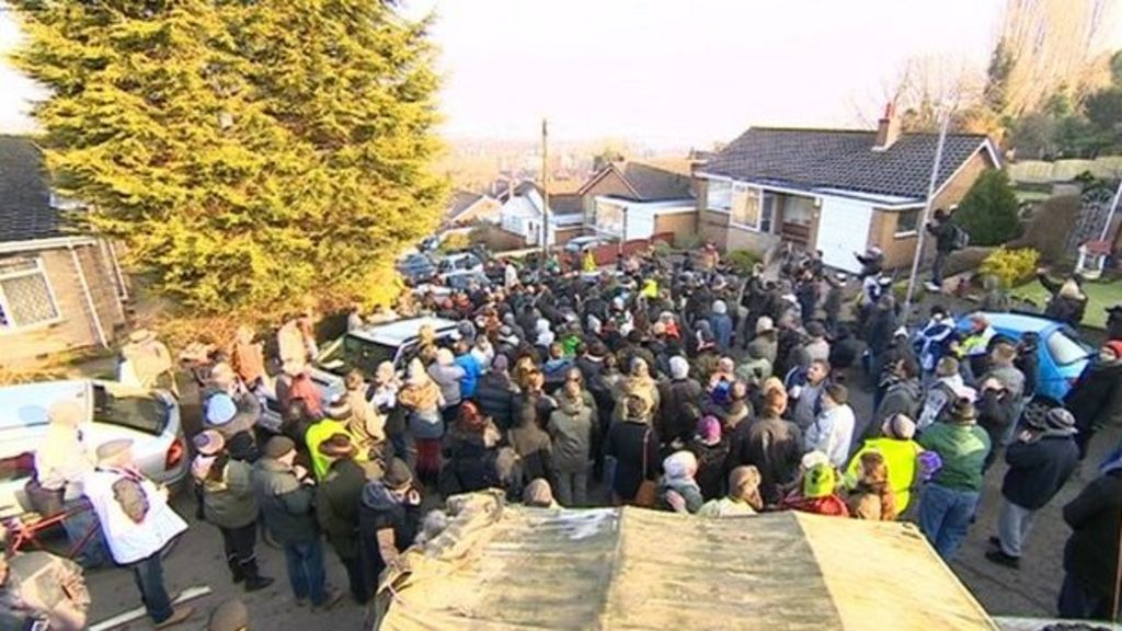 Bungalow eviction supporters on trial