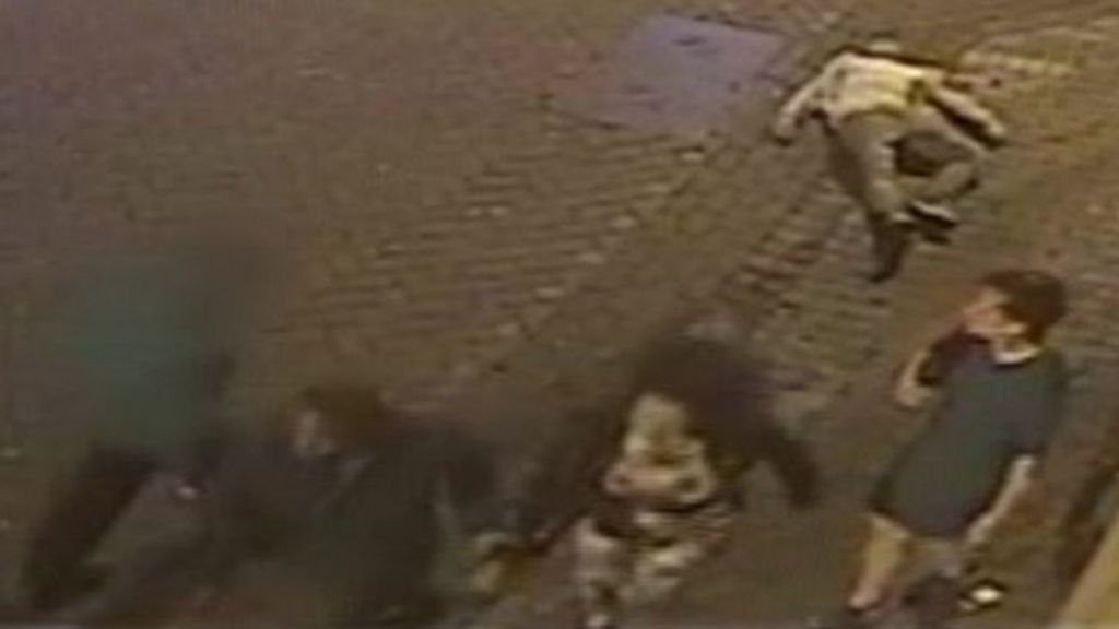 CCTV shows 'good Samaritan' attack - BBC News