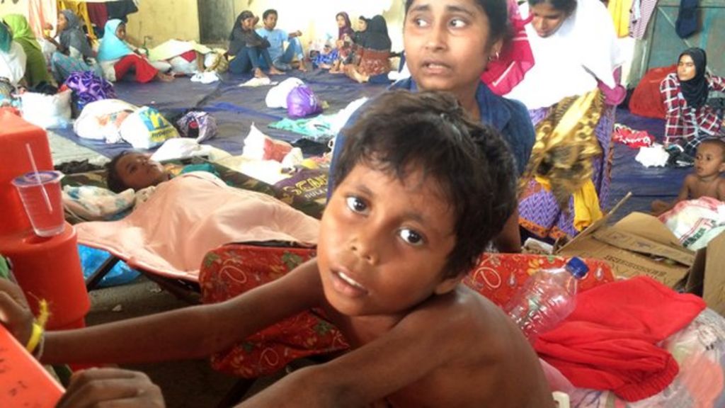SE Asia migrants 'killed in fight for food' on boat - BBC News