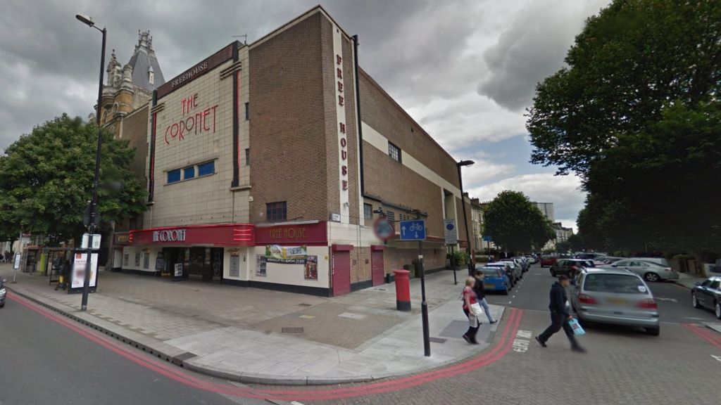 Travellers win damages over pub ban