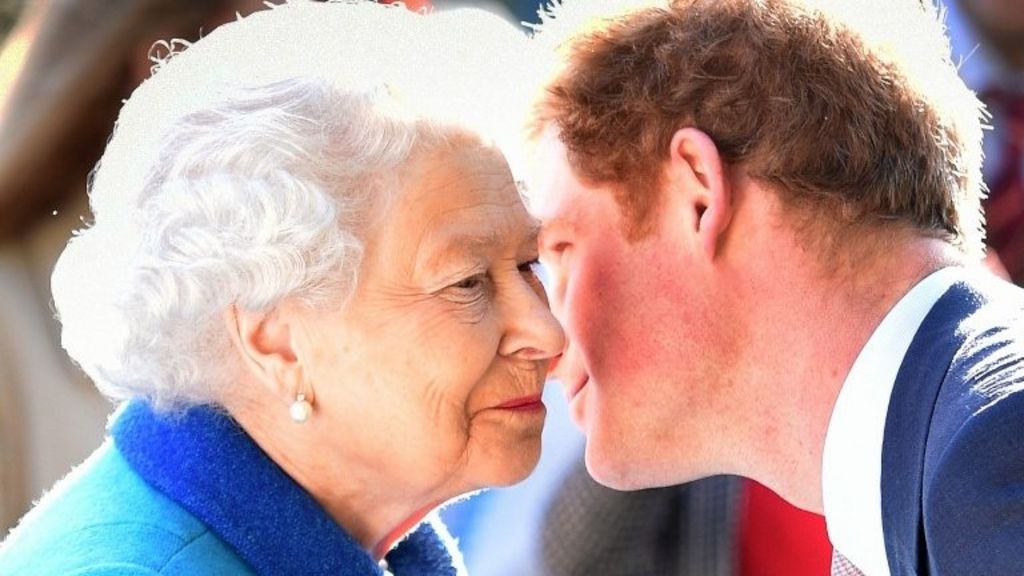 Queen visits Chelsea Flower Show