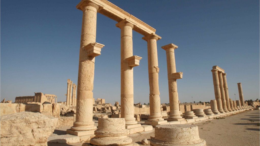 Syria 'trapped civilians in Palmyra'