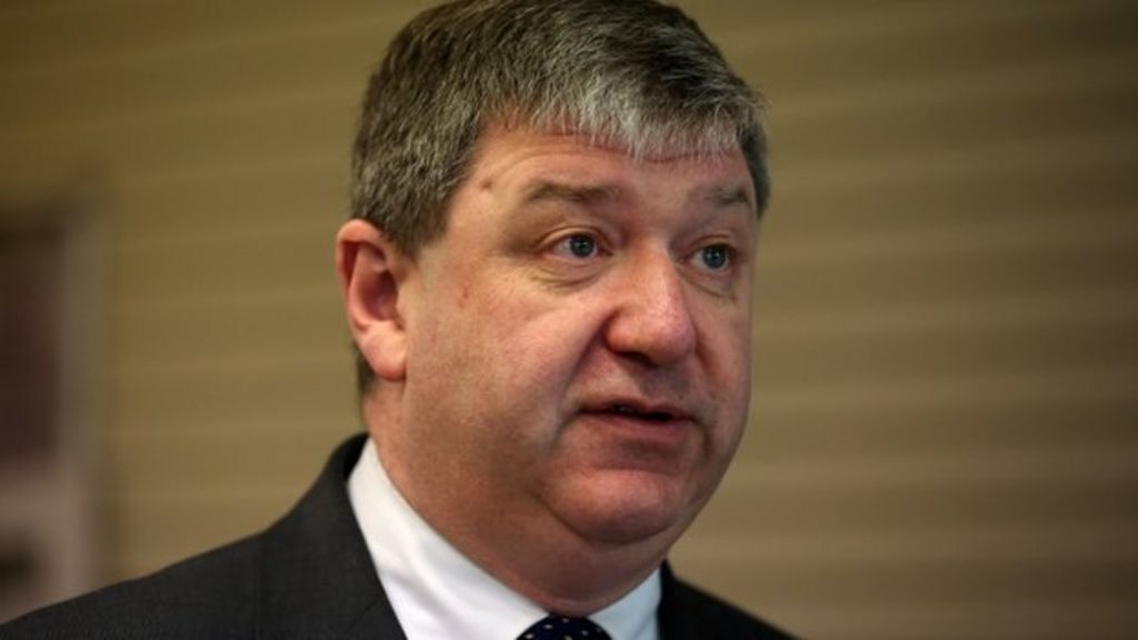 Rennie backs Carmichael over memo