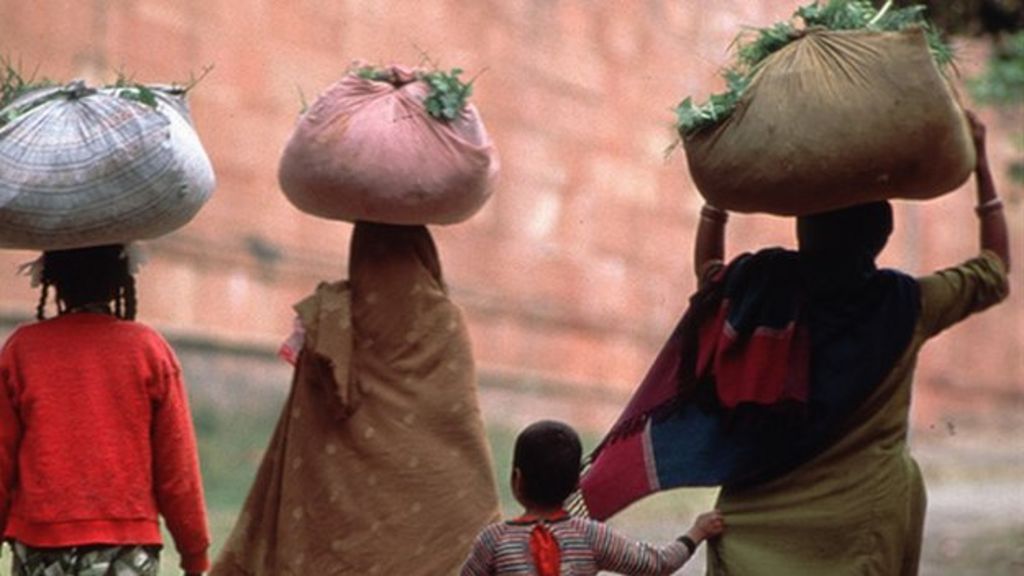 Indian economic growth picks up to 7.4%