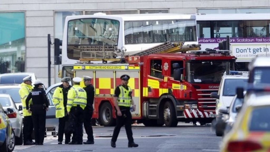 Two pensioners critically injured by bus in Glasgow - BBC News