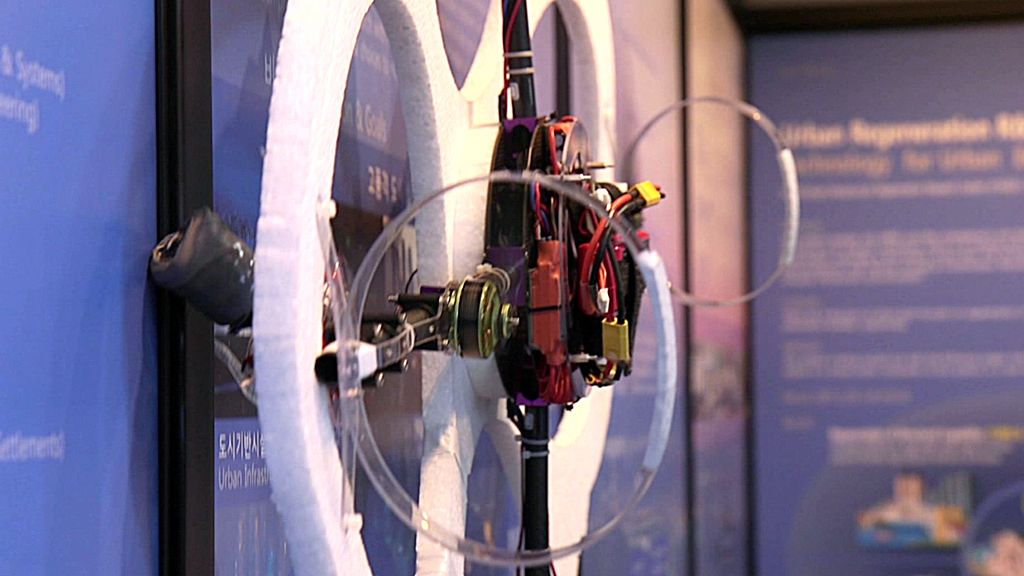 VIDEO: The drone that can climb walls