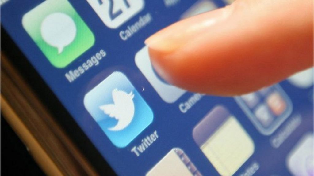 FA suspends Hillsborough tweet ref