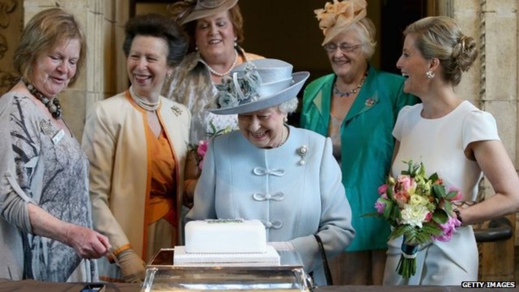 VIDEO: Queen teases WI cake bakers