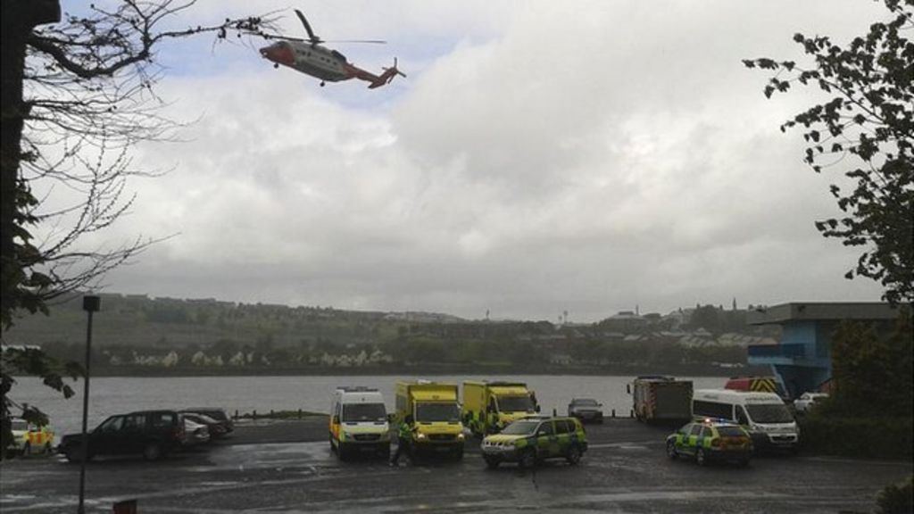 26 rescued as river canoes capsize