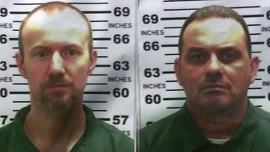 VIDEO: US searches for prison break murderers