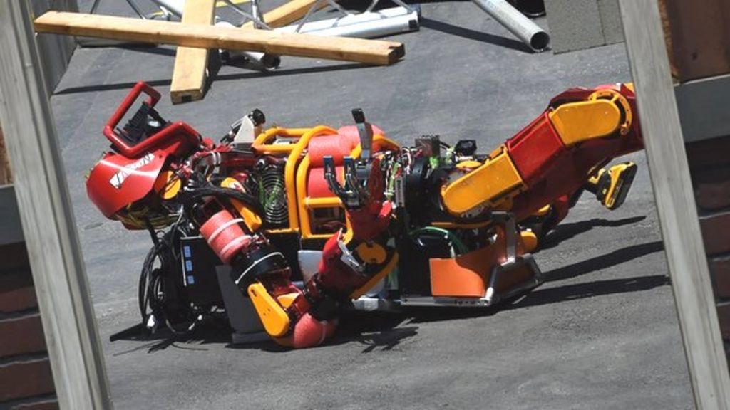 Rise and falls of the disaster droids