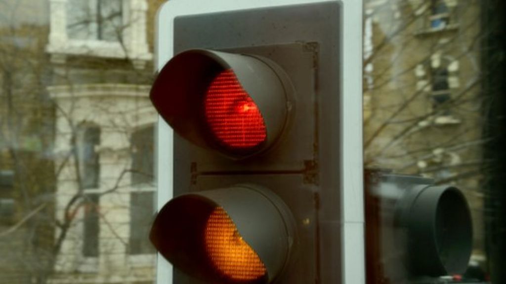 Blairgowrie traffic lights to be turned off in trial BBC News