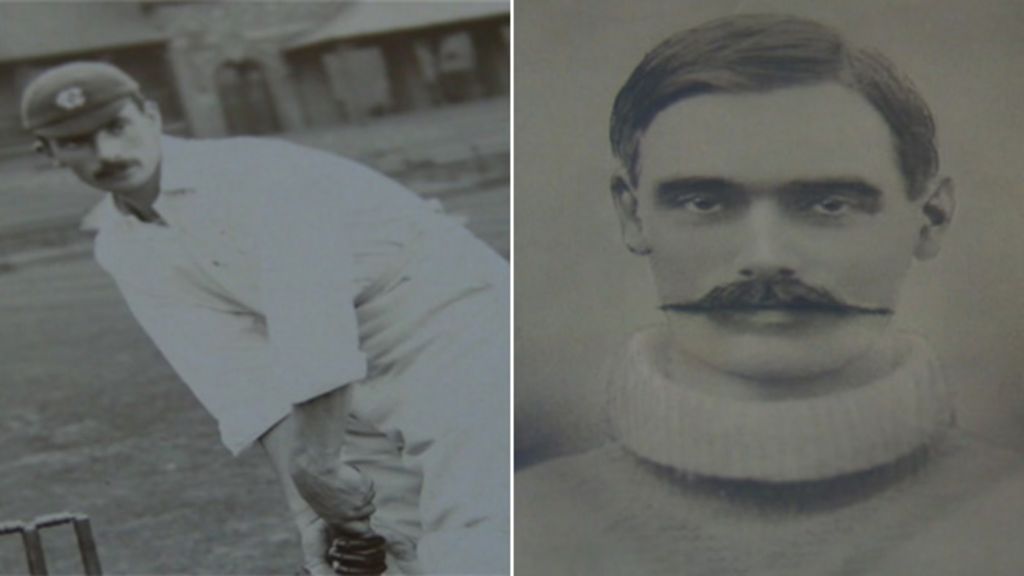 Football brothers' medals auctioned