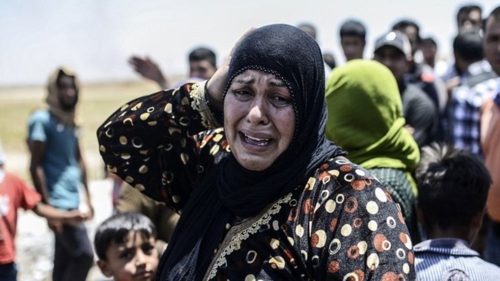 Syrian Kurds 'surround' IS-held town