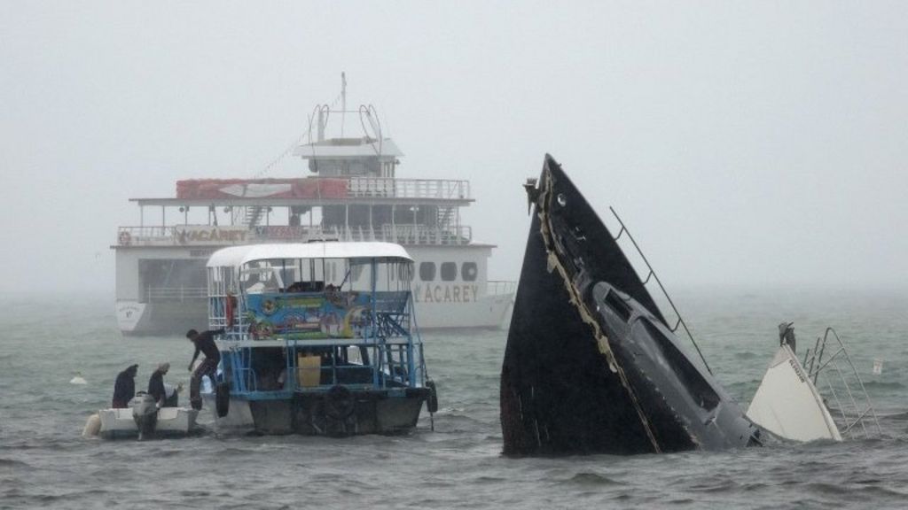 Mexico braces for storm Carlos