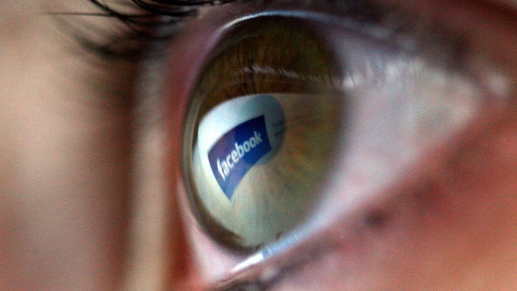 Facebook taken to court over privacy