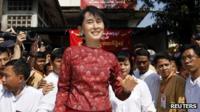 Burma pro-democracy leader Aung San Suu Kyi waves to her supporters as she leaves the National League for Democracy head office on 4 January 2012