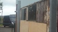 Rhan o adeilad yr ysgol
