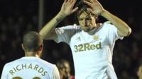 Miguel Michu yn dathlu ar ôl sgorio i Abertawe