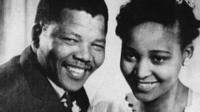 Priodas Nelson a Winnie Mandela yn 1958