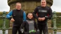 Josh Davies gyda Dai Mathias a Mark Thomas