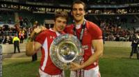 Leigh Halfpenny a Sam Warburton
