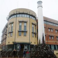 Gorsaf heddlu bae Caerdydd