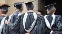 Myfyrwyr wedi graddio