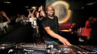 Bild zu: Frankie Knuckles: House pioneer dies aged 59 - BBC News