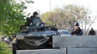 Ukrainian soldiers at a newly erected checkpoint on the outskirts of Sloviansk - 25 April 2014