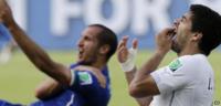 Suarez biting Chiellini