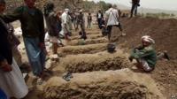 Yemenis dig graves on 4 April, 2015 to bury the victims of a reported airstrike by the Saudi-led coalition