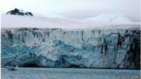 The calving front of a glacier on Livingstone Island located near the Antarctic Peninsula (photo Alba Martin-Español)