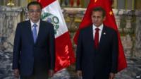 China's Prime Minister Li Keqiang (L) and Peruvian President Ollanta Humala are pictured during a ceremony at the presidential palace in Lima on May 22, 2015