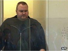 Kim Dotcom enters a New Zealand courtroom, 25 January 2012