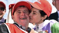 Steven and Michelle Payne celebrate Melbourne Cup win (3 Nov 2015)