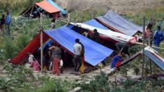 Nepalese people stay outside in tents on the outskirts of Kathmandu (26 April 2015)