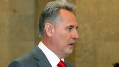 Ukrainian oligarch Dmytro Firtash waits for the start of his extradition hearing at the main court in Vienna, Austria (30 April 2015)